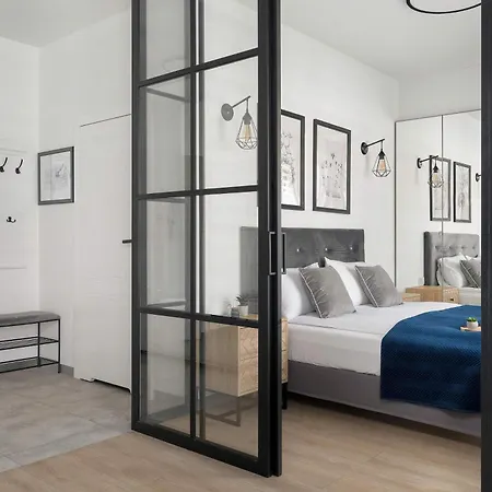 Luxury With Parking And Balcony In The Center By Renters Prestige Apartament