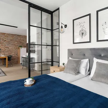Luxury With Parking And Balcony In The Center By Renters Prestige Apartament *